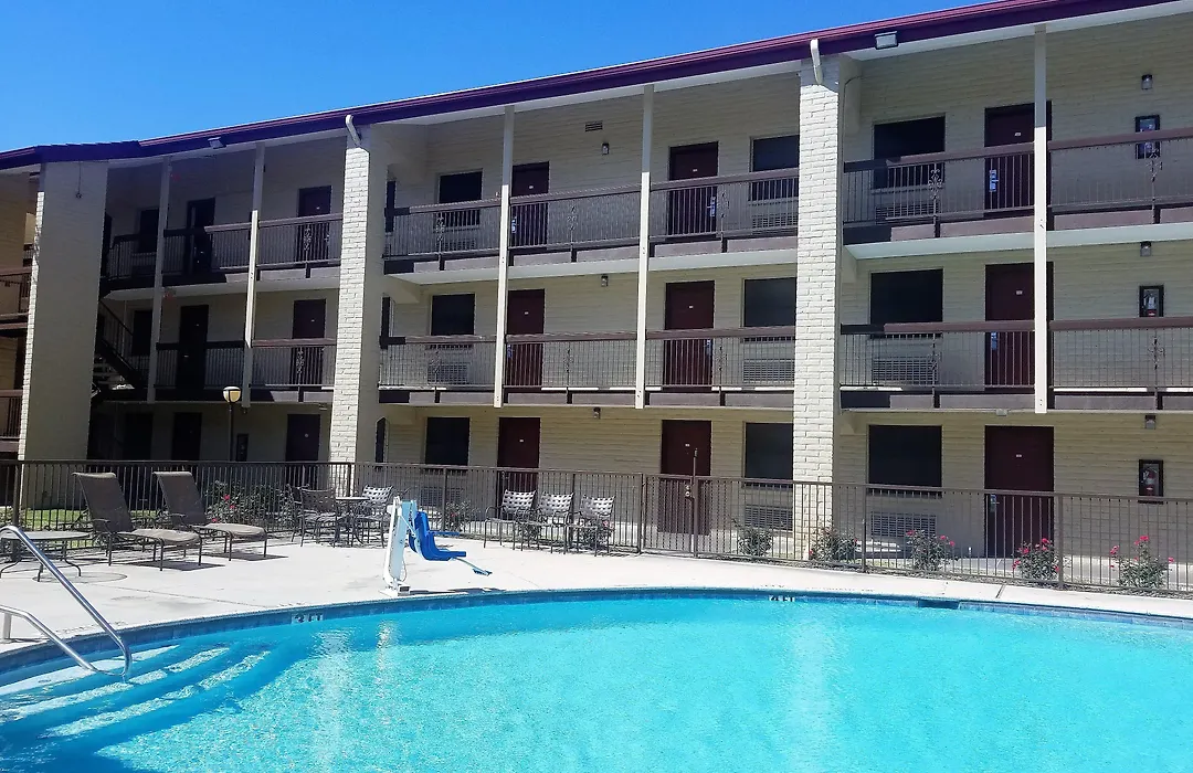 Red Roof Inn & Suites Houston- Hobby Airport-1